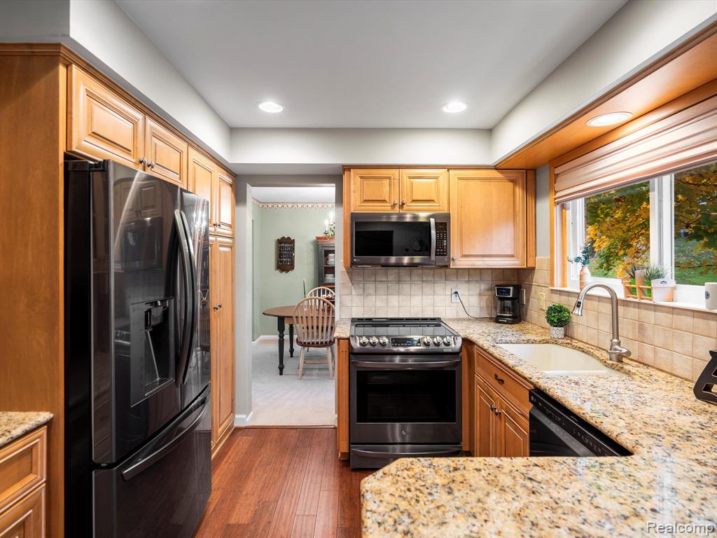 960 Dahlia Lane Rochester Hills, MI 48307 - Photo 16 of 35