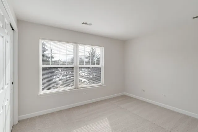 $3,400 | 475 South Commons Court, Deerfield, IL 60015