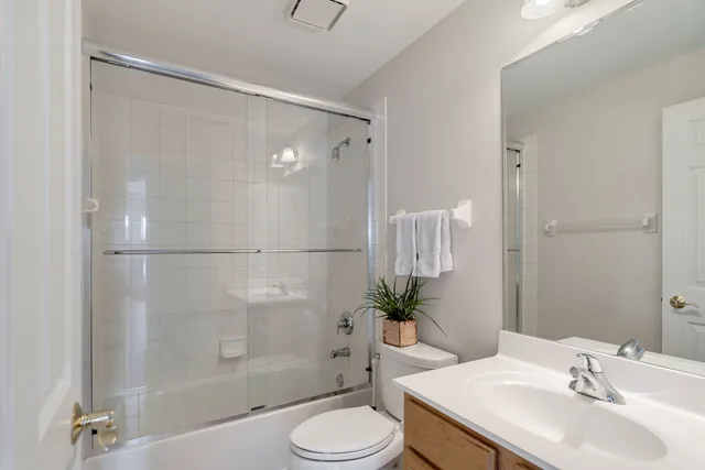 $3,400 | 475 South Commons Court, Deerfield, IL 60015