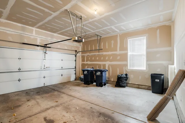 $3,400 | 475 South Commons Court, Deerfield, IL 60015