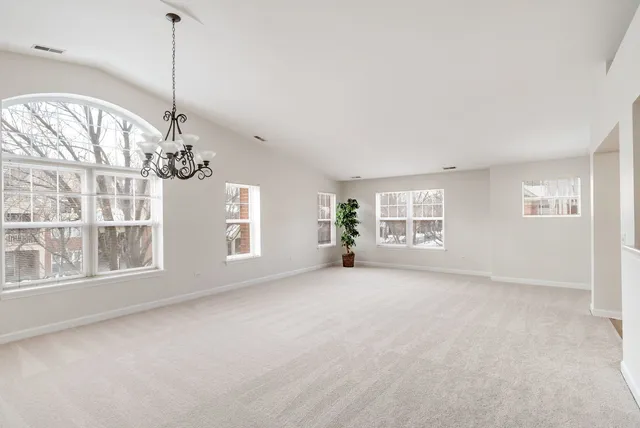 $3,400 | 475 South Commons Court, Deerfield, IL 60015