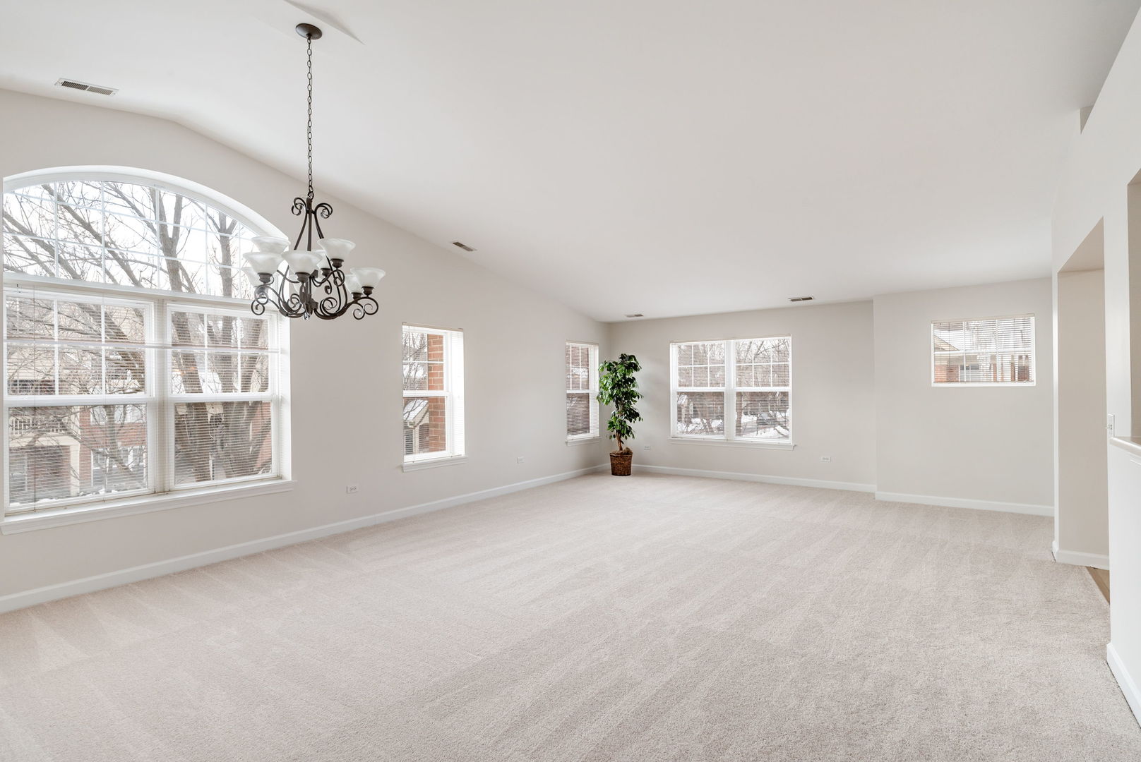 475 South Commons Court Deerfield, IL 60015 - Photo 3 of 17