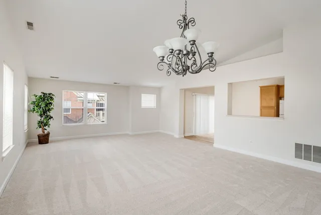 $3,400 | 475 South Commons Court, Deerfield, IL 60015