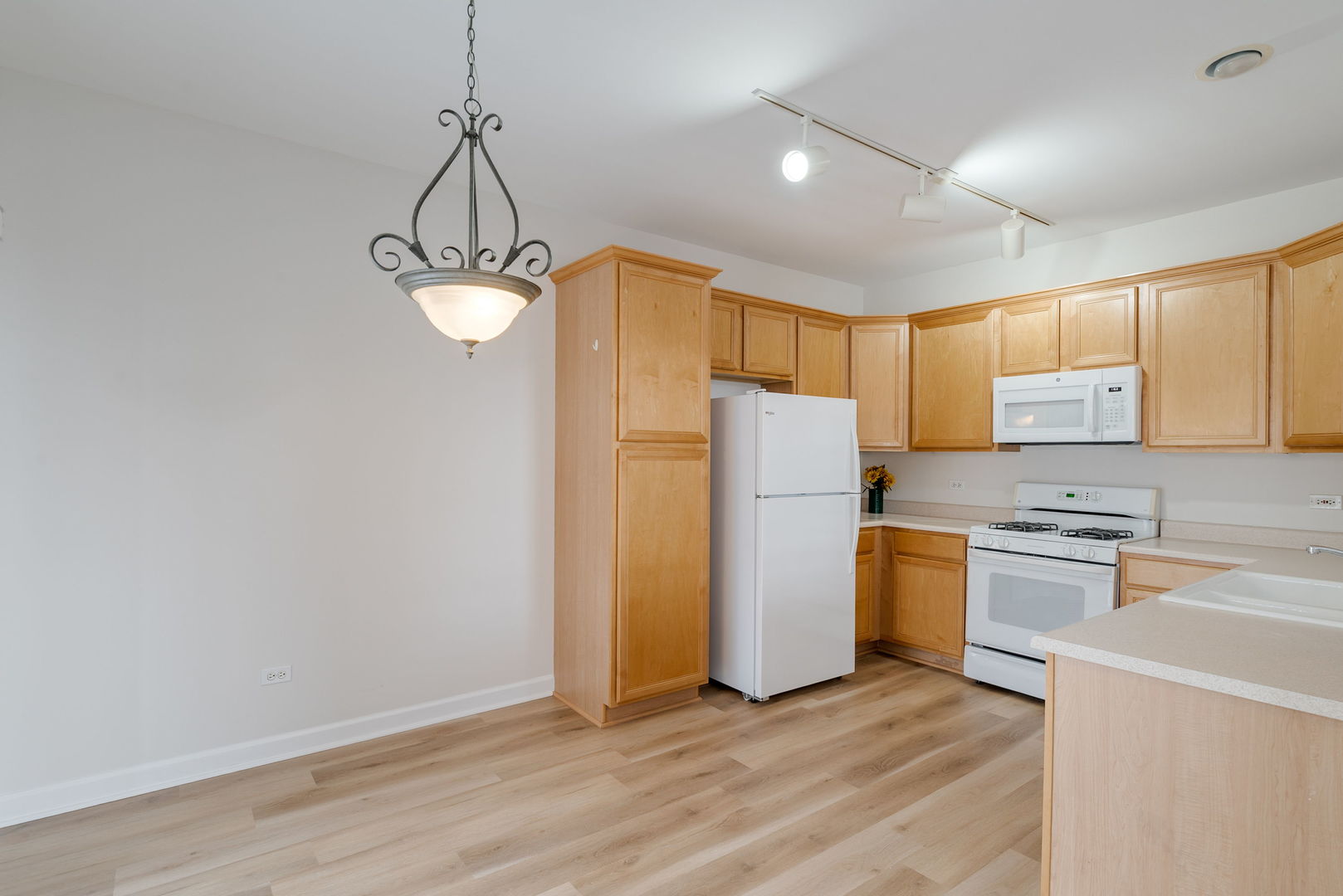 475 South Commons Court Deerfield, IL 60015 - Photo 5 of 17