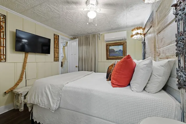 $1,598,000 | 119 West San Antonio Street, Fredericksburg, TX 78624