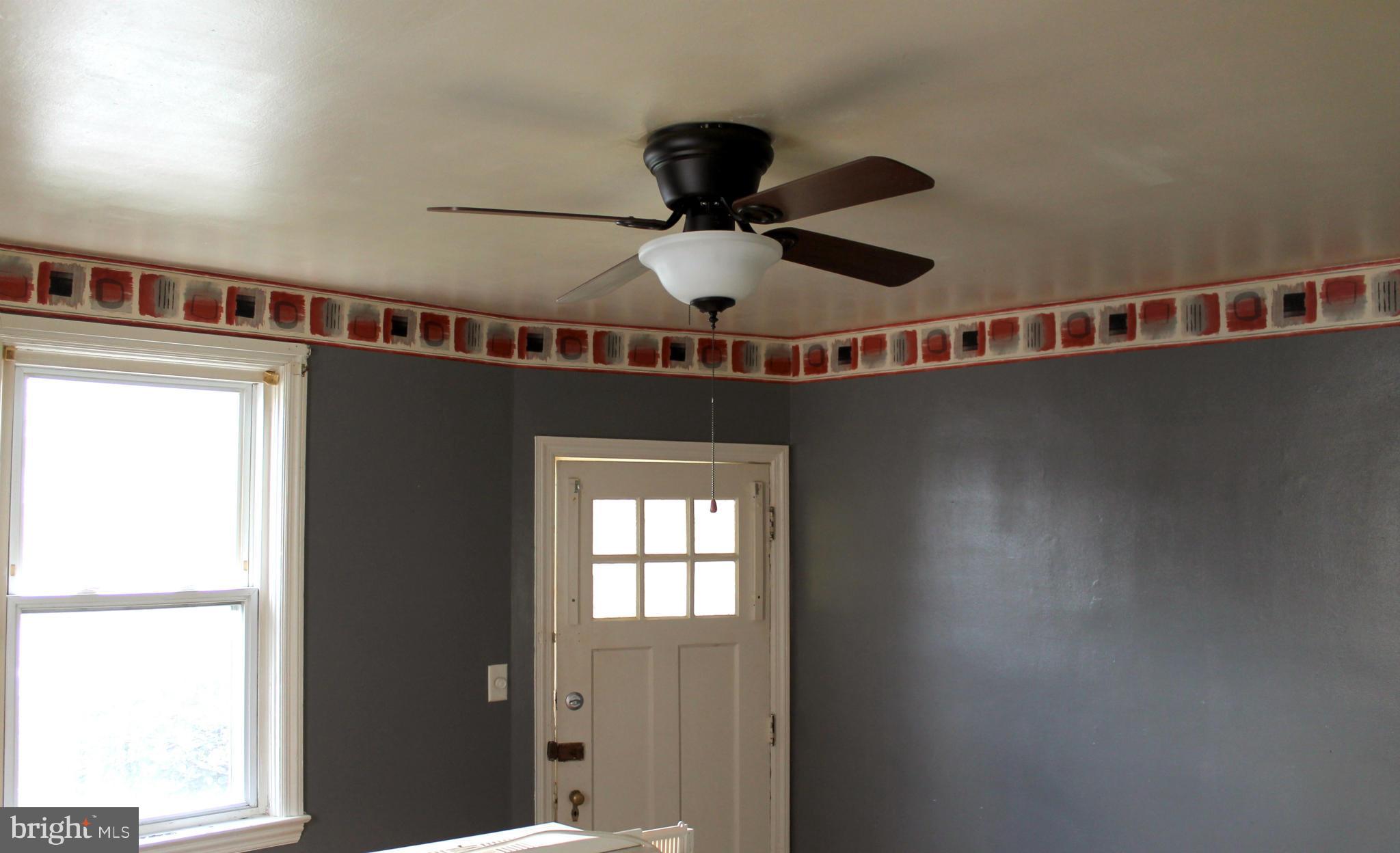 5501 Ashbourne Road Halethorpe, MD 21227 - Photo 4 of 15 Living Room