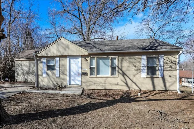 $1,105 | 10000 Drury Avenue, Kansas City, MO 64137