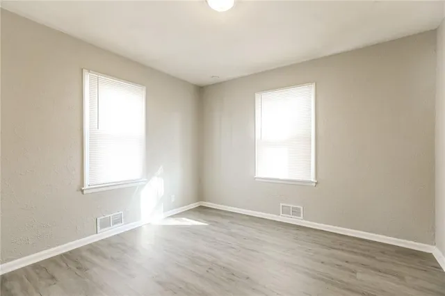 $1,105 | 10000 Drury Avenue, Kansas City, MO 64137