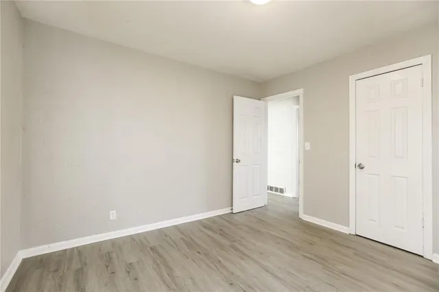 $1,105 | 10000 Drury Avenue, Kansas City, MO 64137