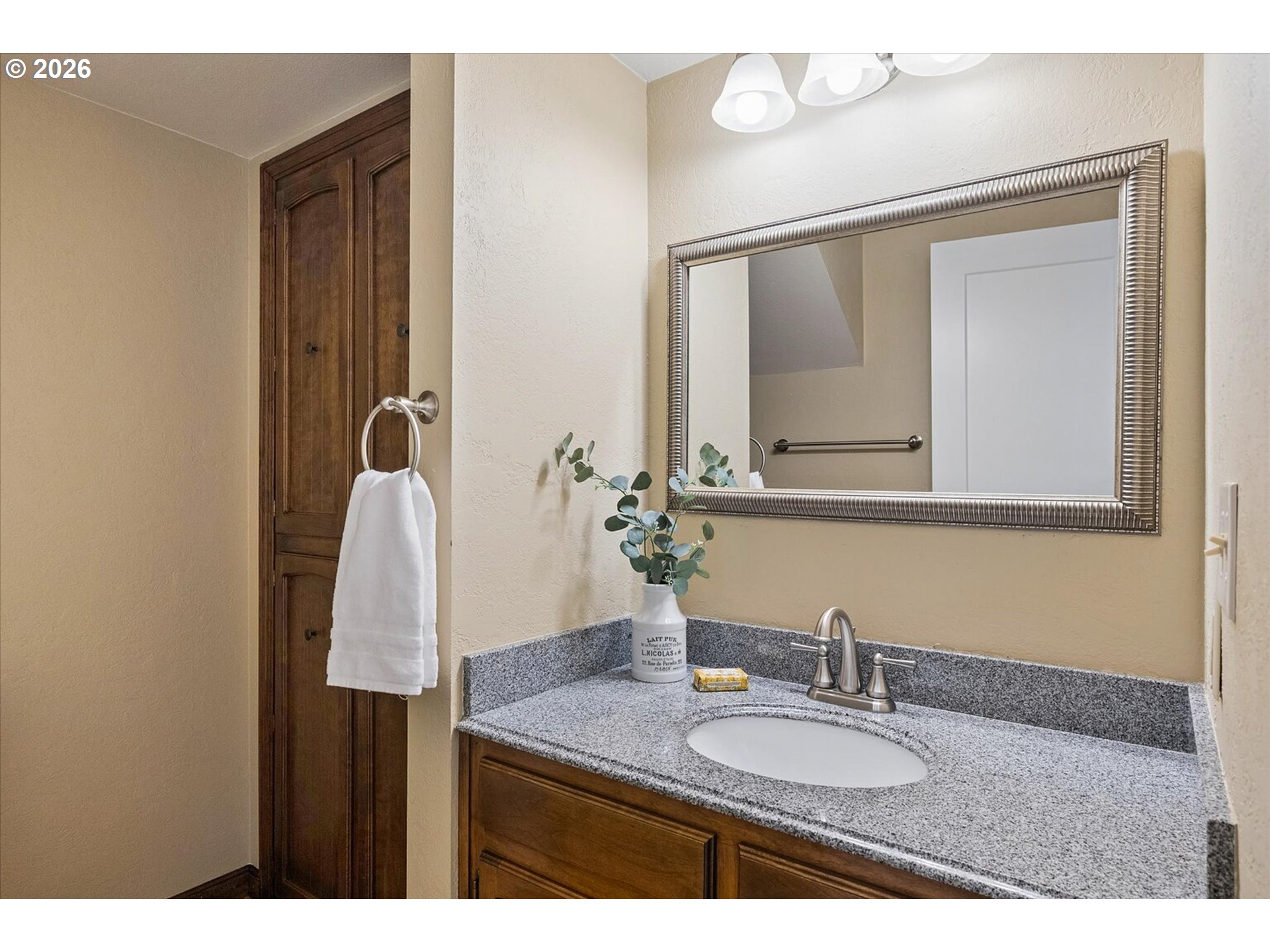 508 Cascade Drive Springfield, OR 97478 - Photo 17 of 45 Bathroom