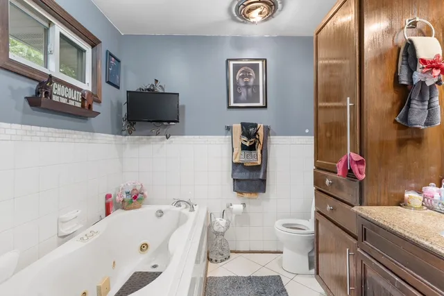 $250,000 | 1241 East 168th Street, South Holland, IL 60473