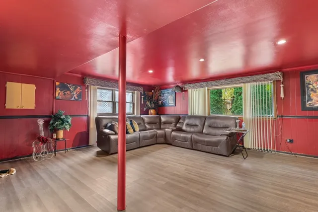 $250,000 | 1241 East 168th Street, South Holland, IL 60473