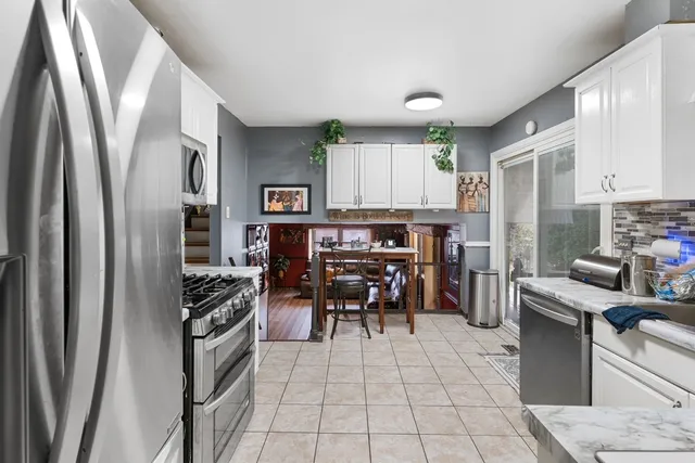 $250,000 | 1241 East 168th Street, South Holland, IL 60473