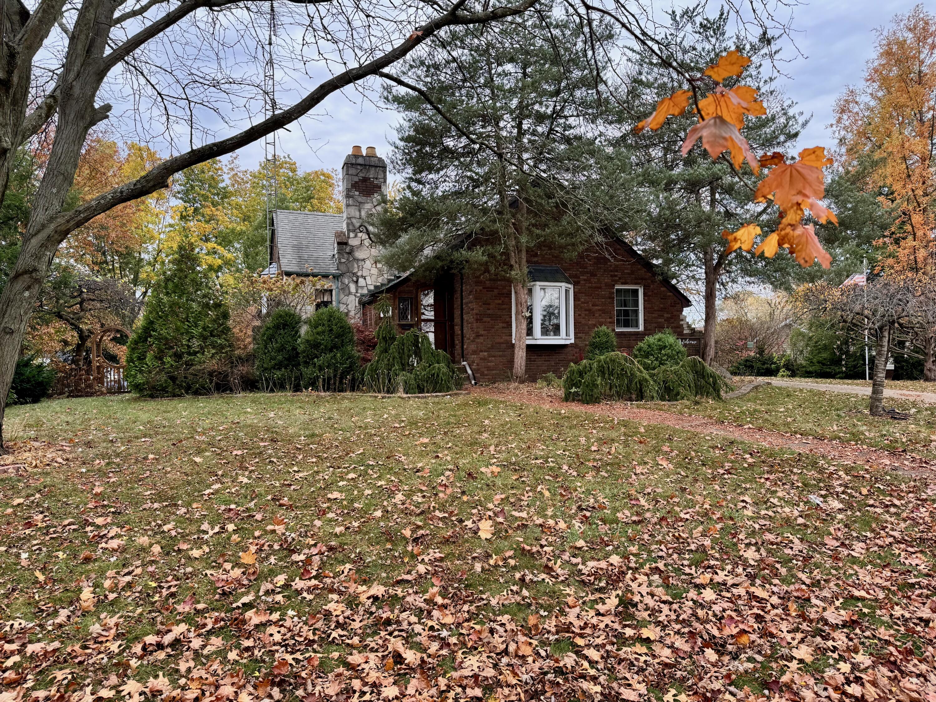 a front view of house with yard
