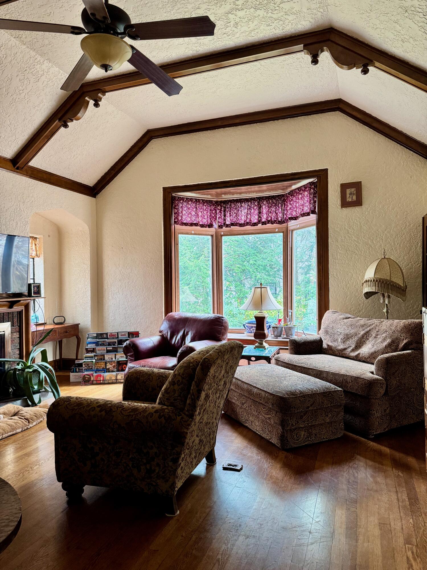 703 South Main Street Knox, IN 46534 - Photo 2 of 32 a living room with furniture and a window