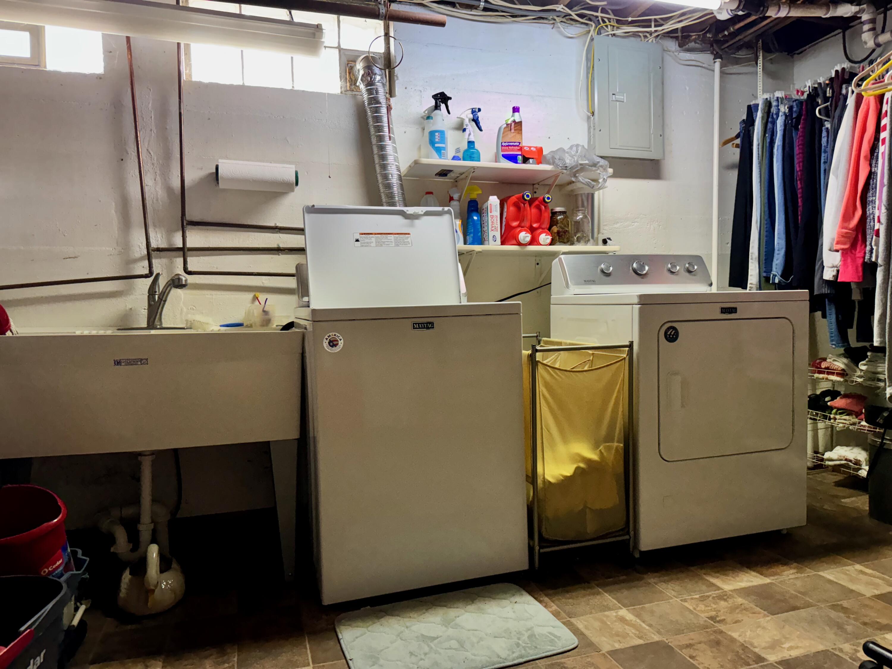 703 South Main Street Knox, IN 46534 - Photo 27 of 32 a utility room with dryer and washer