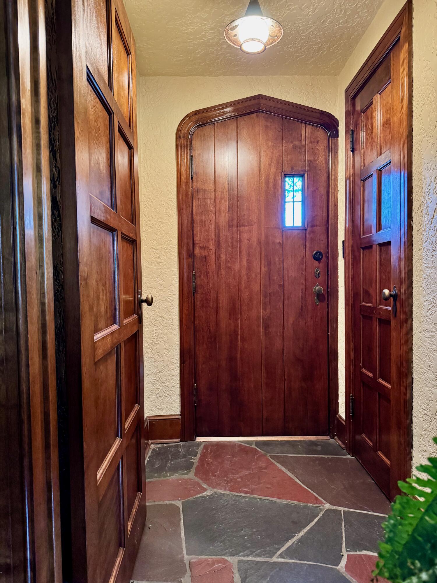 703 South Main Street Knox, IN 46534 - Photo 5 of 32 a view of an entryway