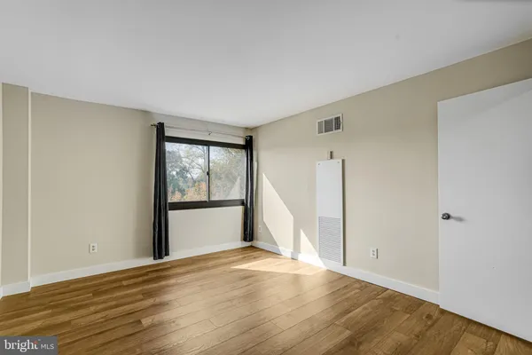 a view of a livingroom with wooden floor and closet