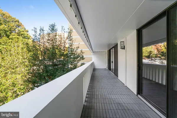 a view of a livingroom with furniture