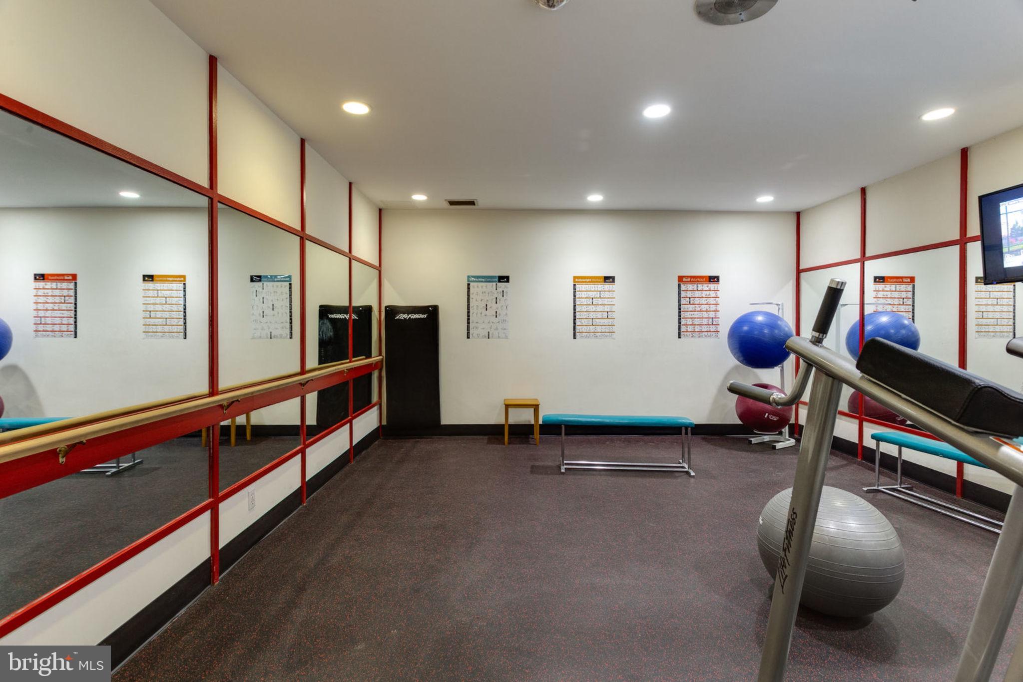 6101 Edsall Road, Unit 312 Alexandria, VA 22304 - Photo 49 of 57 a hallway with painting on the wall