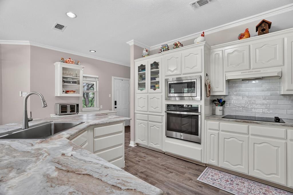 309 Verde Road Willow Park, TX 76087 - Photo 15 of 38 Beautiful quart in kitchen with farm style sink