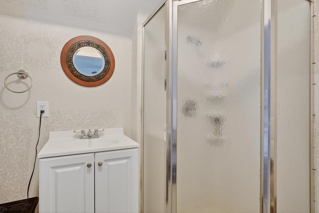309 Verde Road Willow Park, TX 76087 - Photo 29 of 38 Bonus room bathroom