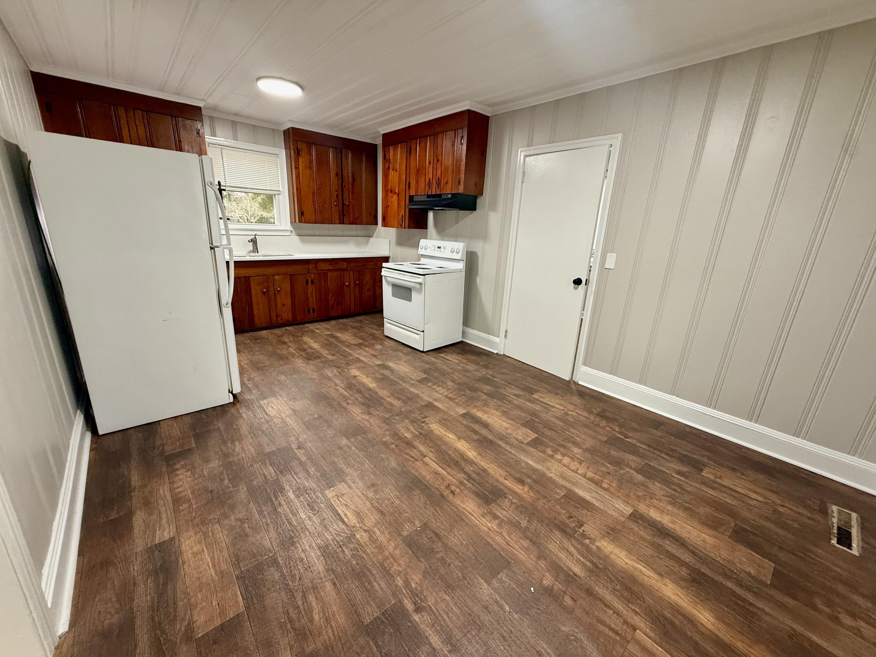 6 Thomas Drive Sumter, SC 29150 - Photo 15 of 29 Kitchen