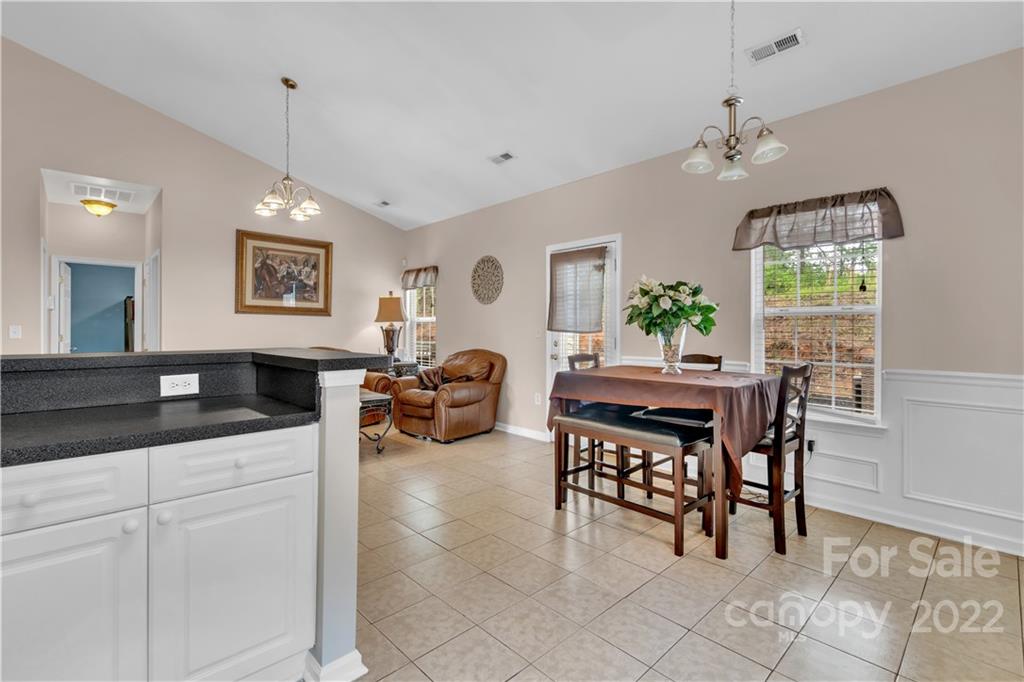 8117 Pozzi Road Charlotte, NC 28216 - Photo 8 of 30 Gallery Image 8