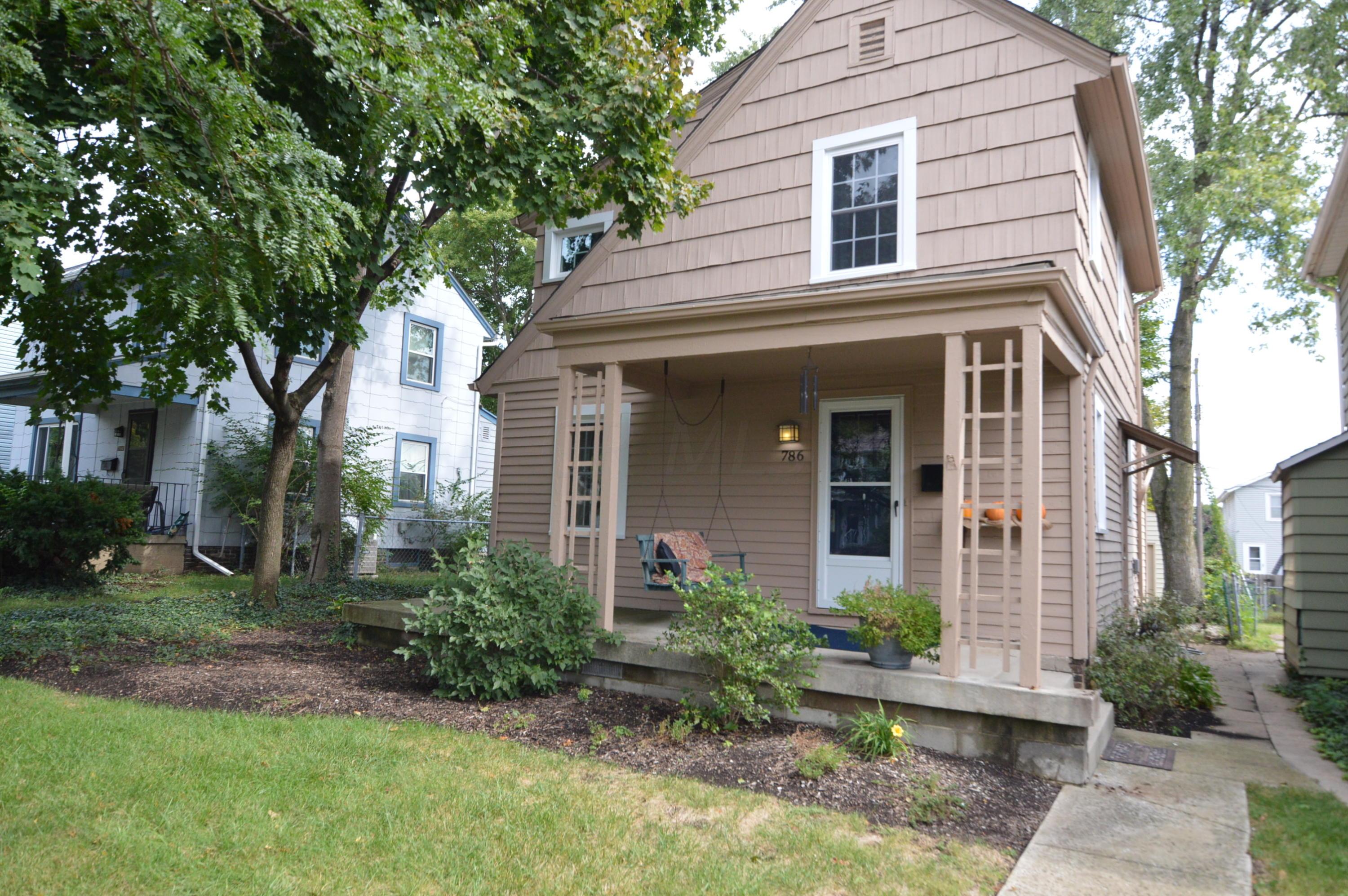 786 Gladden Road Columbus, OH 43212 - Photo 1 of 31
