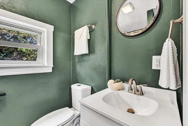 $270,000 | 1702 East Gate Avenue Northeast, Roanoke, VA 24012