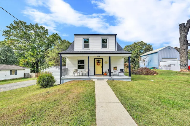 $270,000 | 1702 East Gate Avenue Northeast, Roanoke, VA 24012