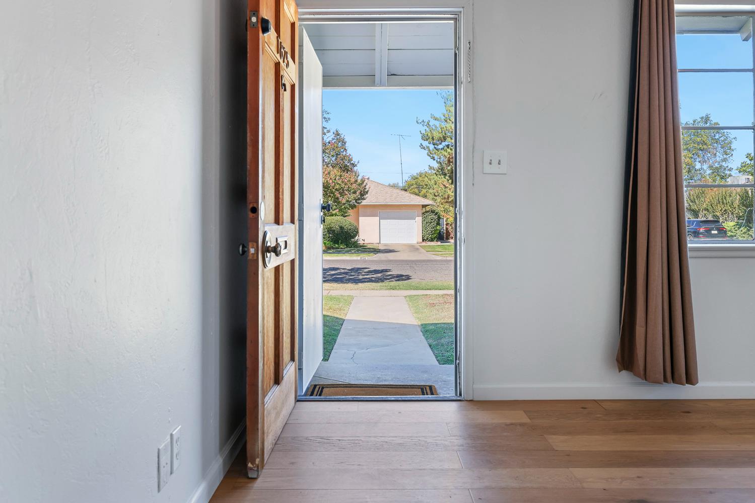 1825 West Griffith Way Fresno, CA 93705 - Photo 5 of 30