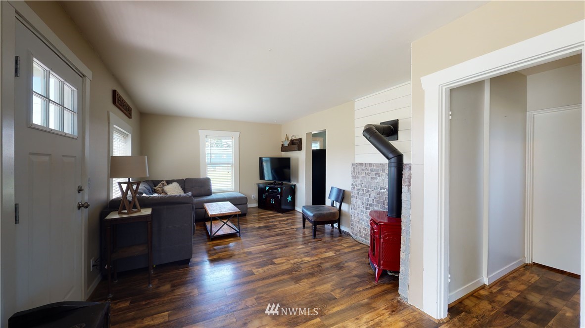 17815 Dunbar Road Mount Vernon, WA 98273 - Photo 15 of 29 a living room with furniture windows and wooden floor
