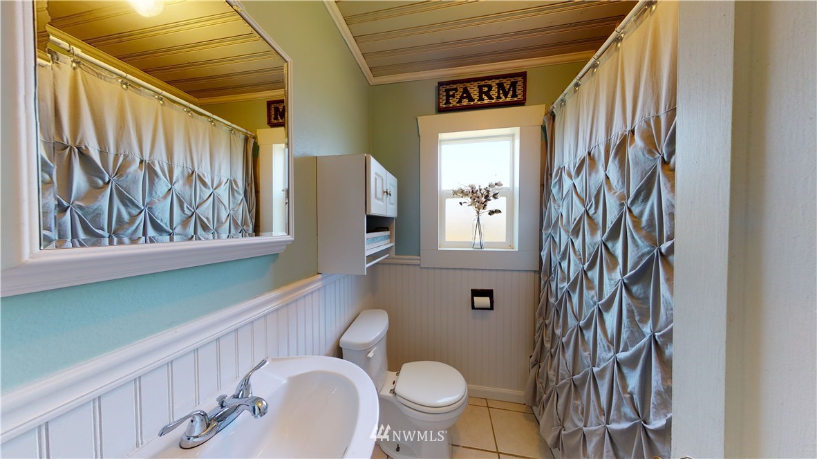 17815 Dunbar Road Mount Vernon, WA 98273 - Photo 20 of 29 a bathroom with a toilet sink and mirror