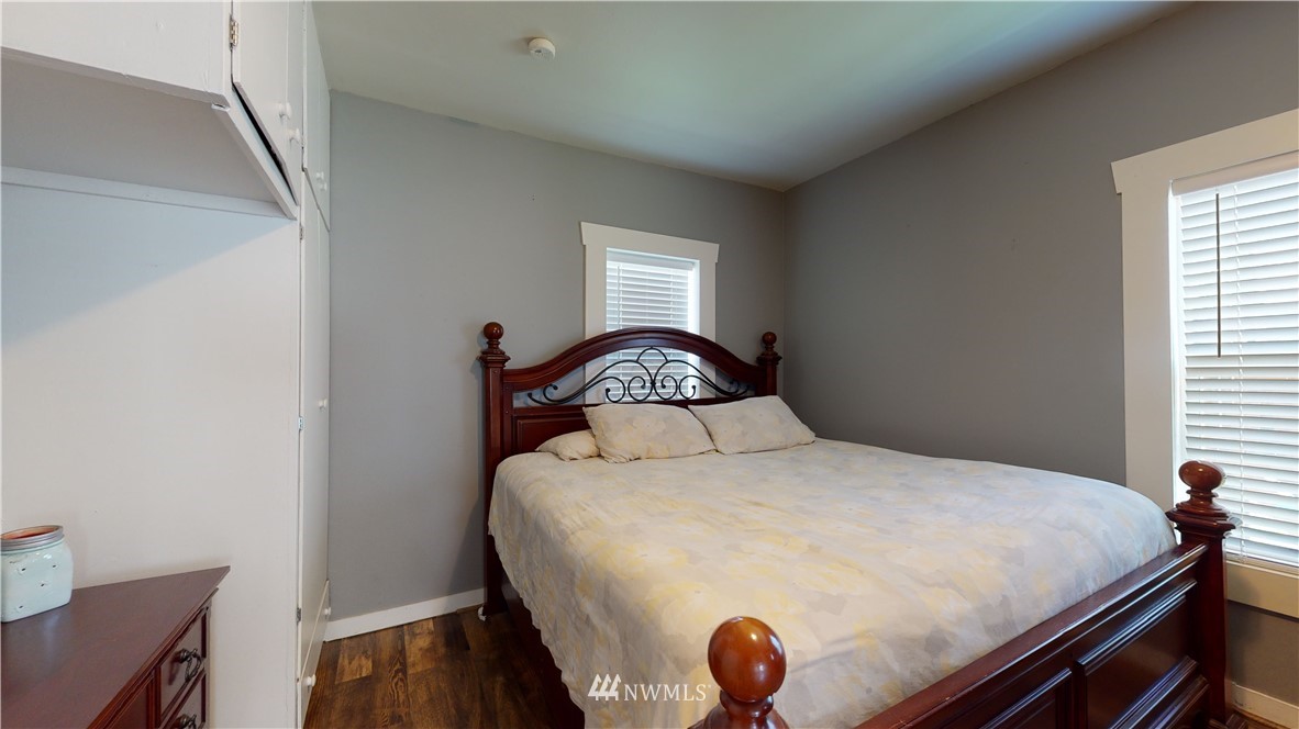 17815 Dunbar Road Mount Vernon, WA 98273 - Photo 21 of 29 a bedroom with a bed and a window