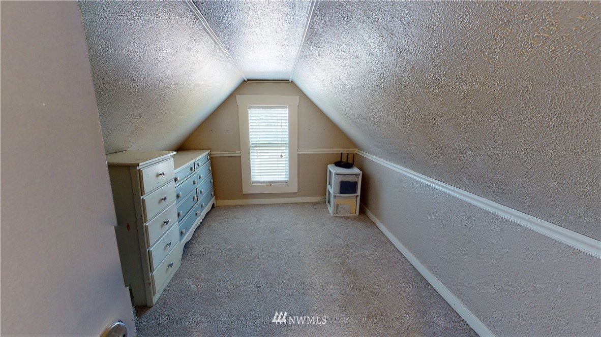 17815 Dunbar Road Mount Vernon, WA 98273 - Photo 24 of 29 a view of livingroom with furniture and window