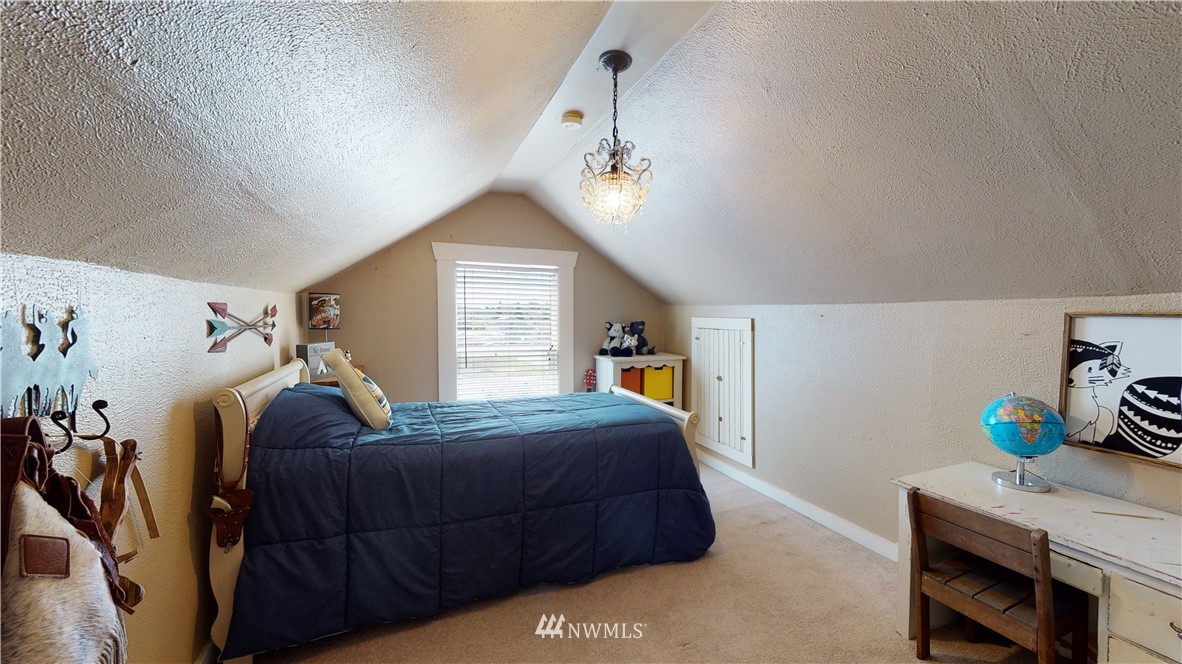 17815 Dunbar Road Mount Vernon, WA 98273 - Photo 26 of 29 a bedroom with a bed and a window