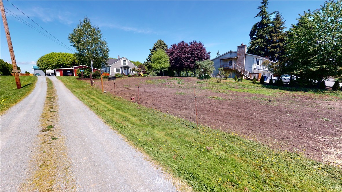 17815 Dunbar Road Mount Vernon, WA 98273 - Photo 8 of 29 a front view of a house with a yard