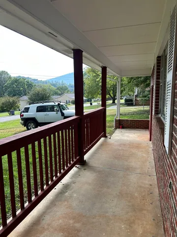 $1,800 | 621 Miller Street, Young Harris, GA 30582