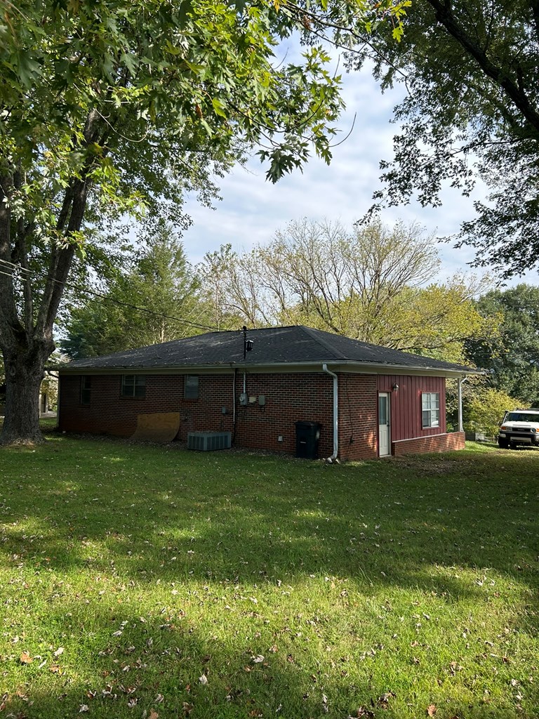 621 Miller Street Young Harris, GA 30582 - Photo 10 of 30