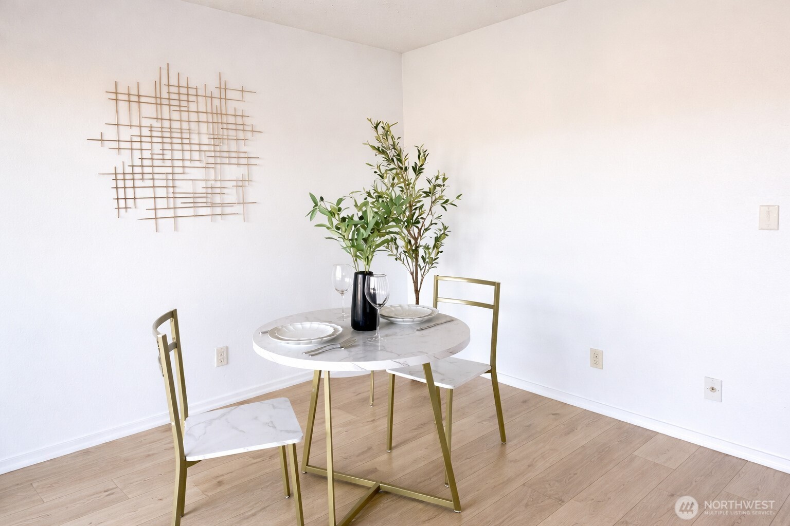 318 South 174th Place, Unit K Burien, WA 98148 - Photo 2 of 12 a view of a dining room with furniture and a potted plant