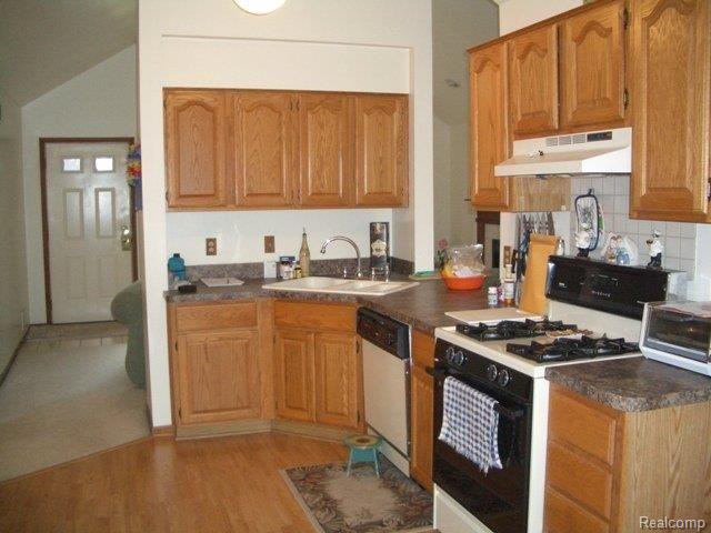 27623 Six Mile Road Livonia, MI 48154 - Photo 4 of 10 6 Mile Kitchen