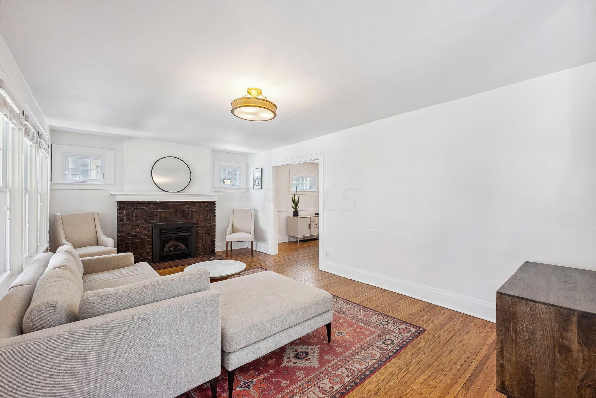 221 East Pacemont Road Columbus, OH 43202 - Photo 5 of 44 2-web-or-mls-221-e-pacemont-rd