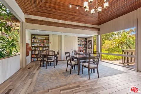 $660,000 | 7211 Raintree Circle, Unit 211, Culver City, CA 90230