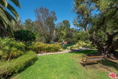 $660,000 | 7211 Raintree Circle, Unit 211, Culver City, CA 90230