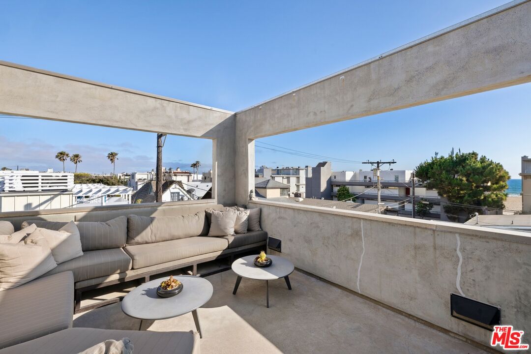 24 Eastwind Street, Unit 2 Marina del Rey, CA 90292 - Photo 27 of 46