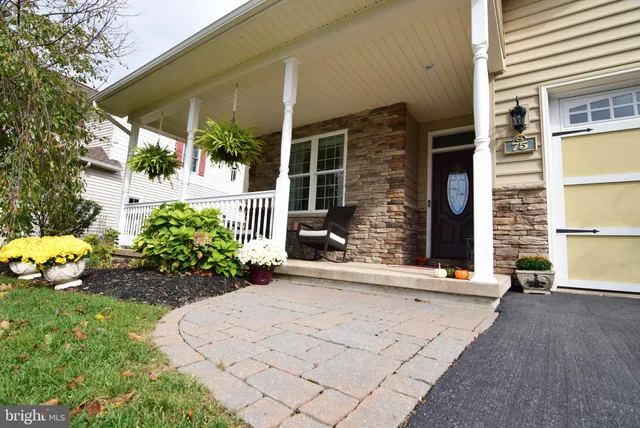 a view of a garden with patio