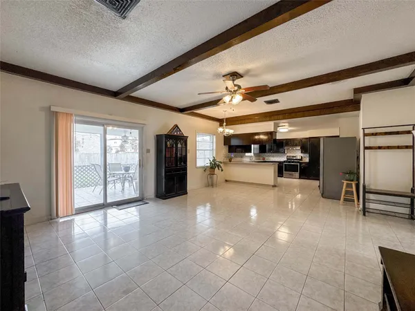 a view of a livingroom with furniture and a ceiling fan