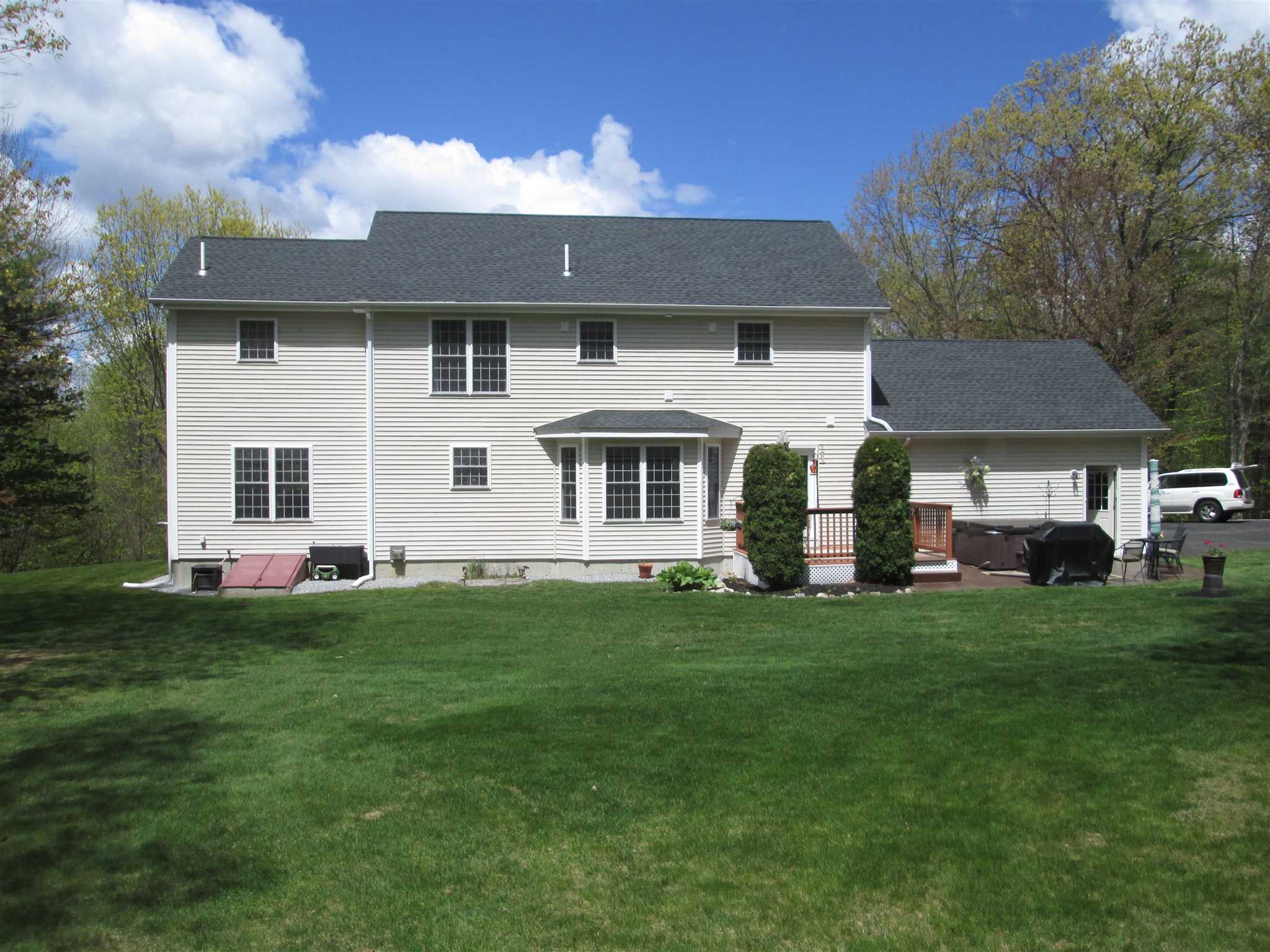 112 Byam Road New Boston, NH 03070 - Photo 4 of 27