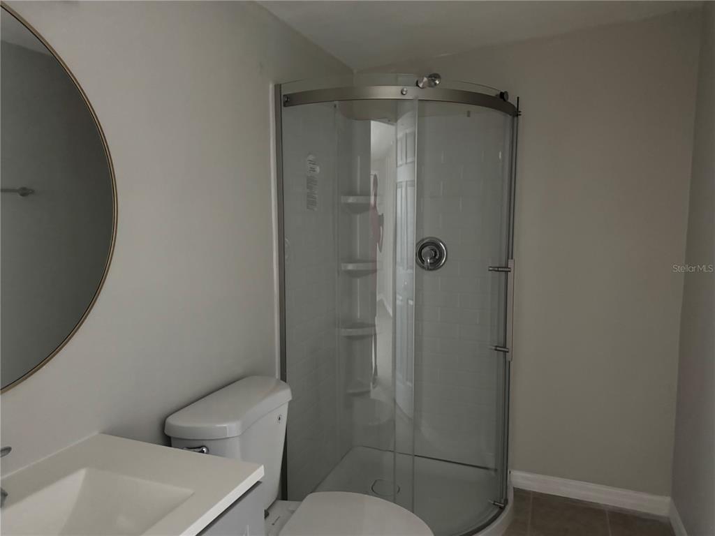 809 West Warren Street Plant City, FL 33563 - Photo 11 of 28 a bathroom with a shower and toilet
